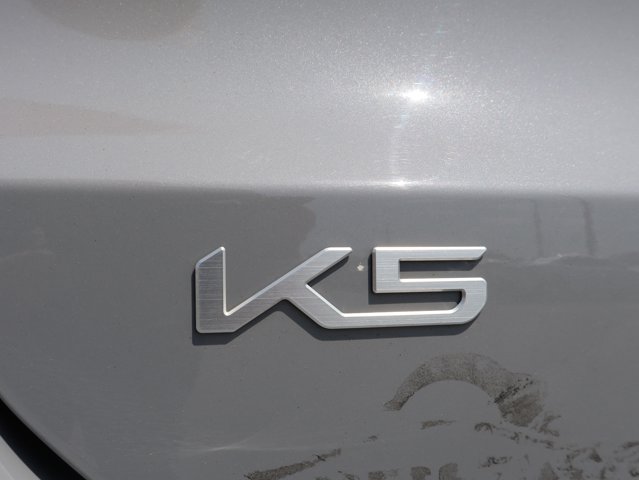 Vehicle image 21 of 44