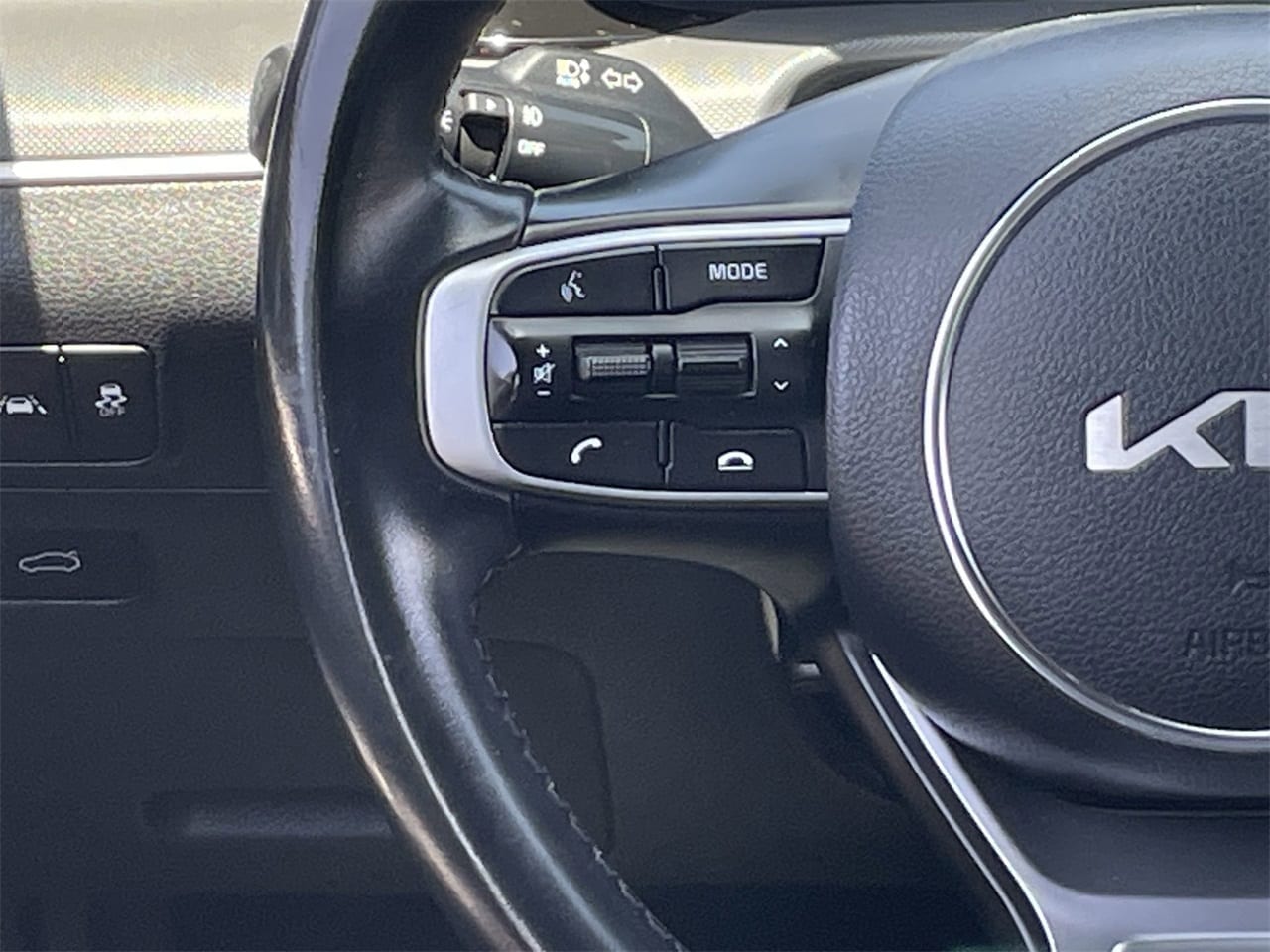 Vehicle image 22 of 30