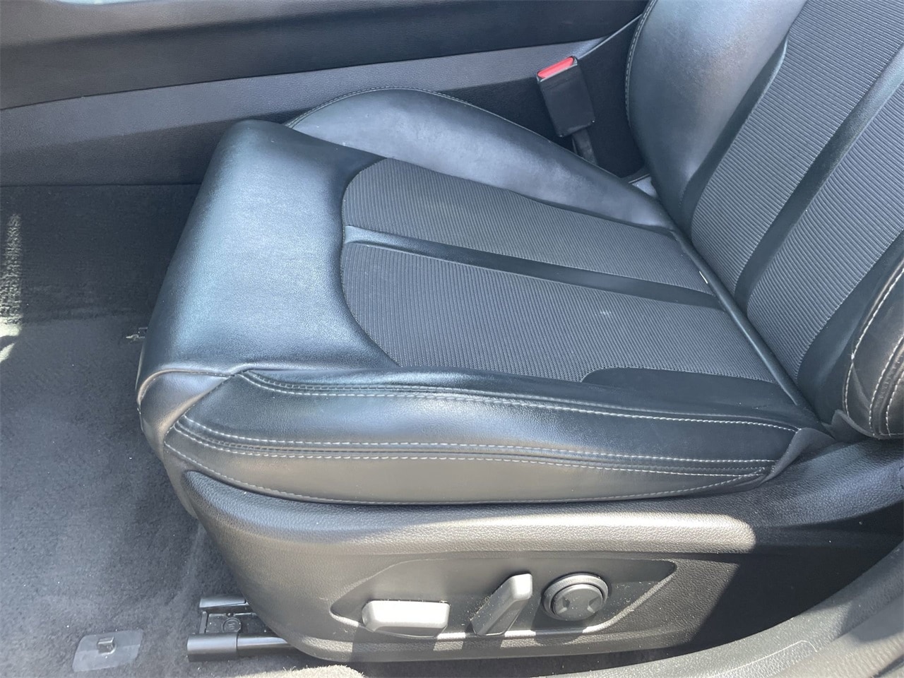 Vehicle image 19 of 30