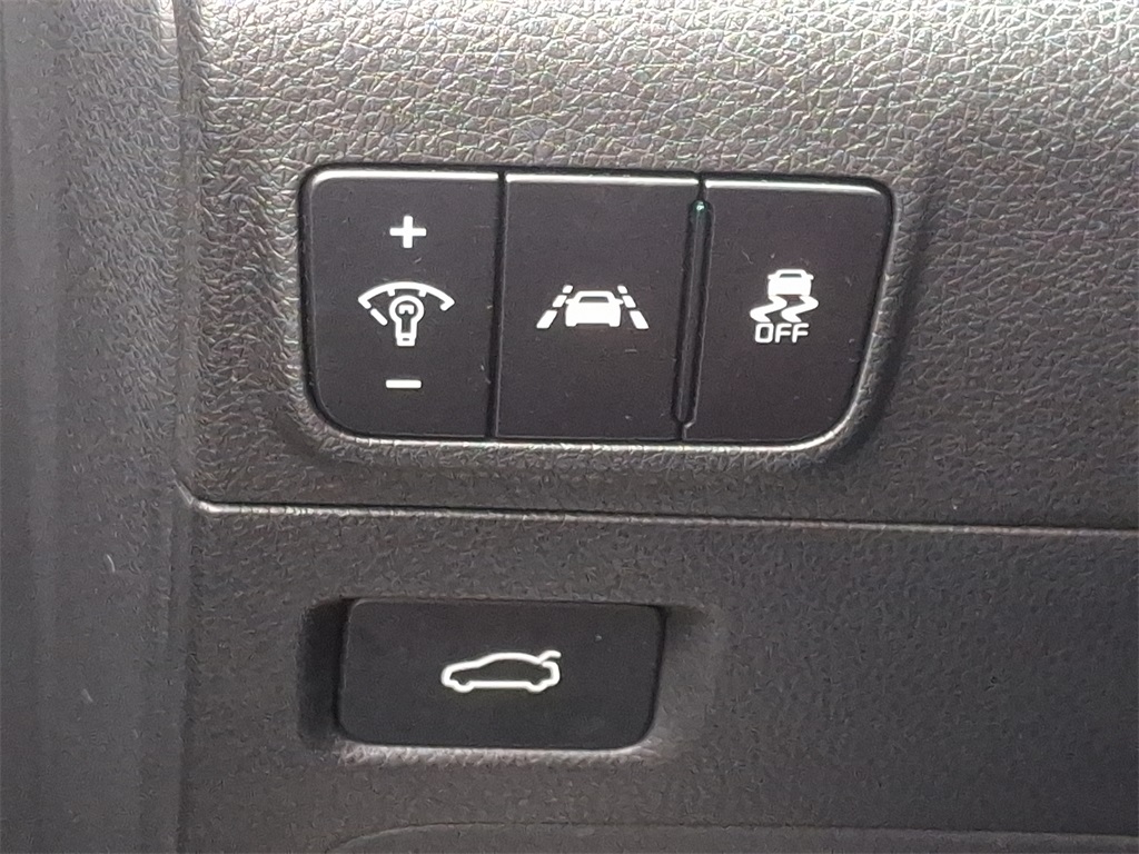 Vehicle image 26 of 31