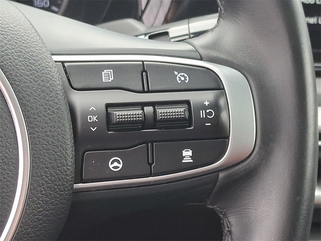 Vehicle image 21 of 31
