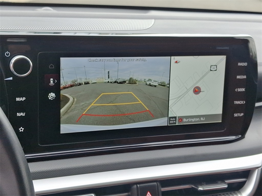 Vehicle image 17 of 31