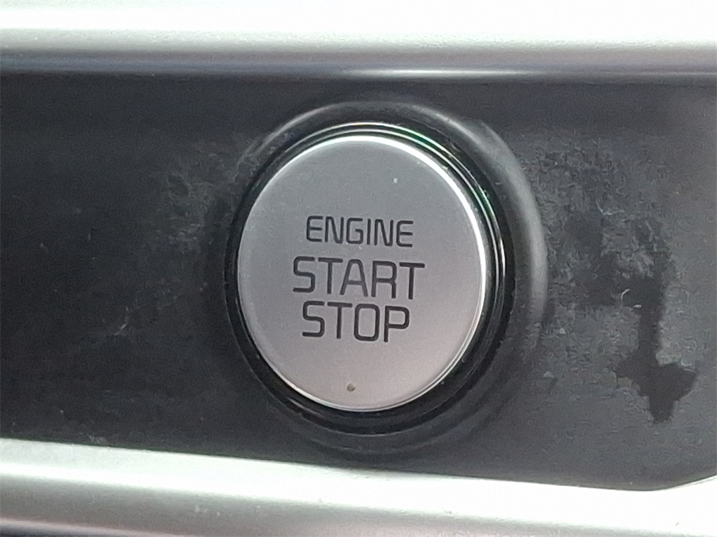Vehicle image 25 of 31