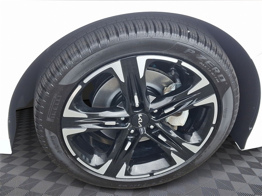 Vehicle image 7 of 31