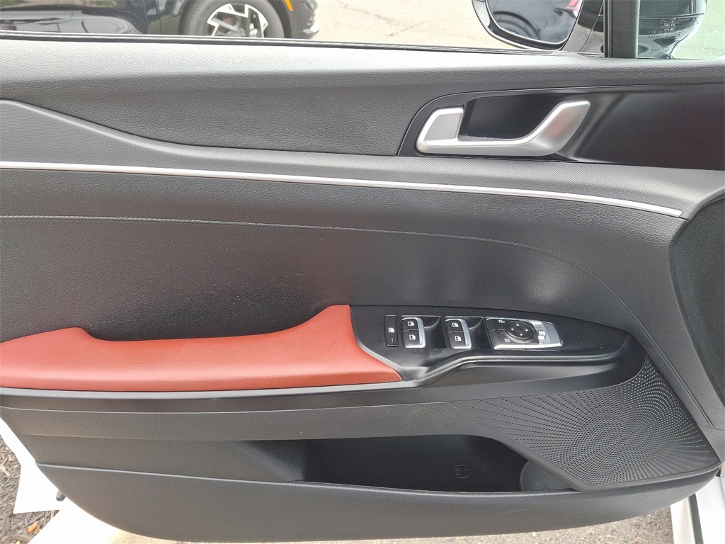 Vehicle image 11 of 31
