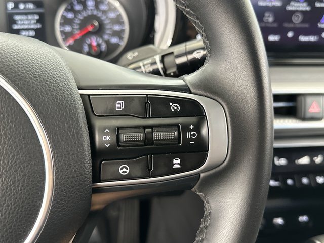 Vehicle image 28 of 31