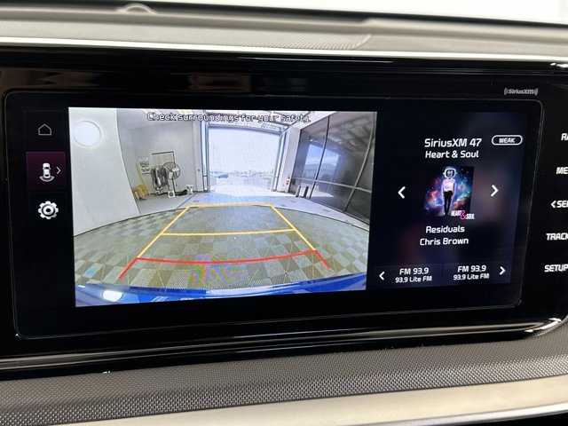 Vehicle image 21 of 31