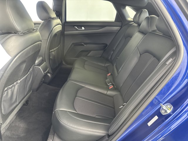 Vehicle image 10 of 31