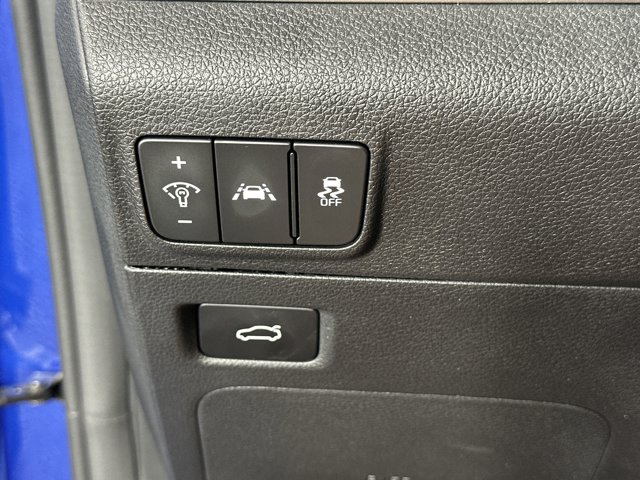 Vehicle image 26 of 31