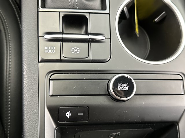 Vehicle image 24 of 31