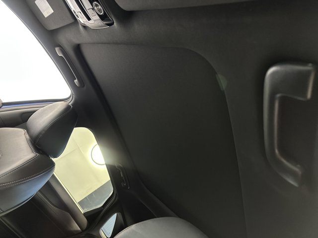 Vehicle image 17 of 31