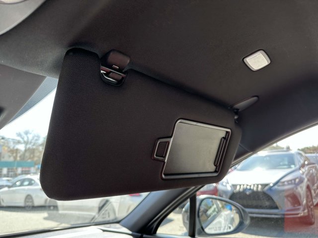 Vehicle image 31 of 35