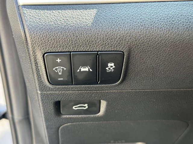 Vehicle image 19 of 35