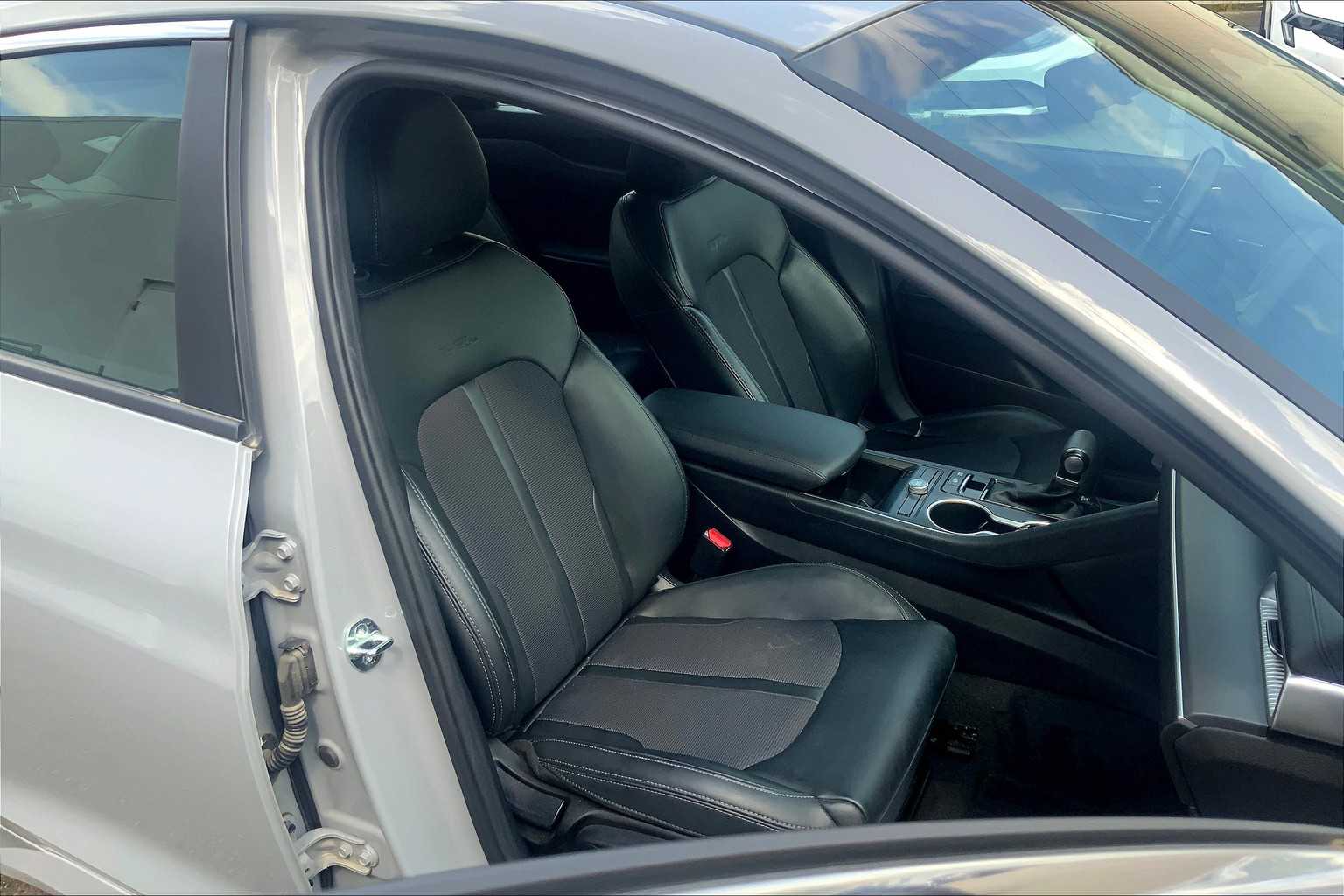 Vehicle image 10 of 30