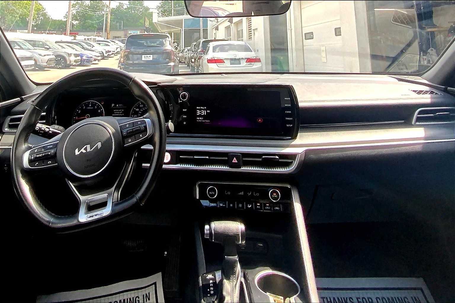 Vehicle image 14 of 30