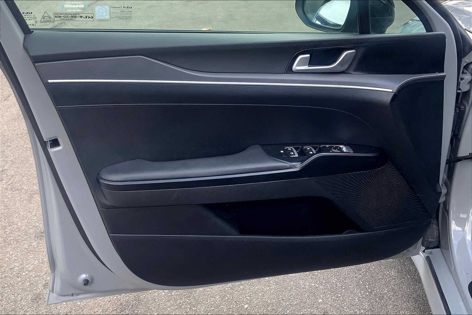 Vehicle image 20 of 30
