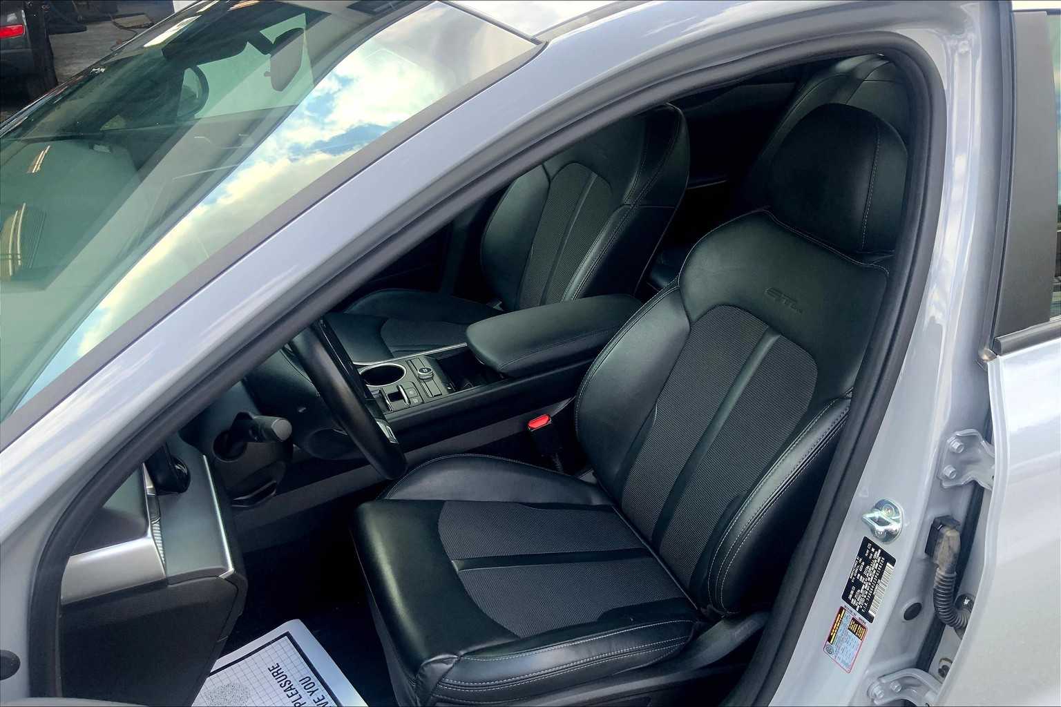 Vehicle image 9 of 30