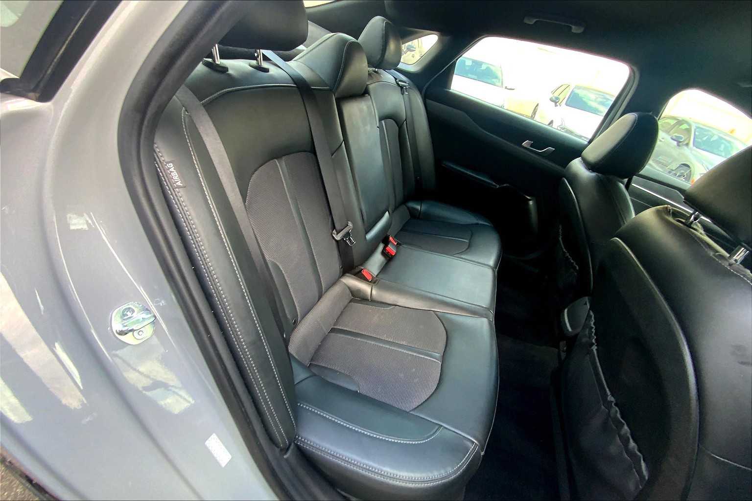 Vehicle image 19 of 30
