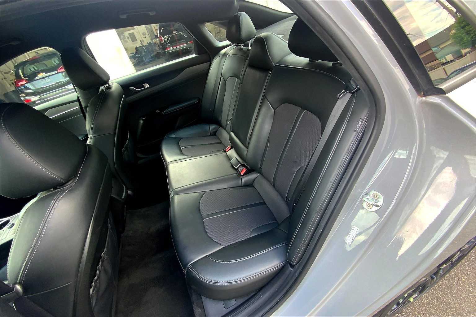 Vehicle image 18 of 30