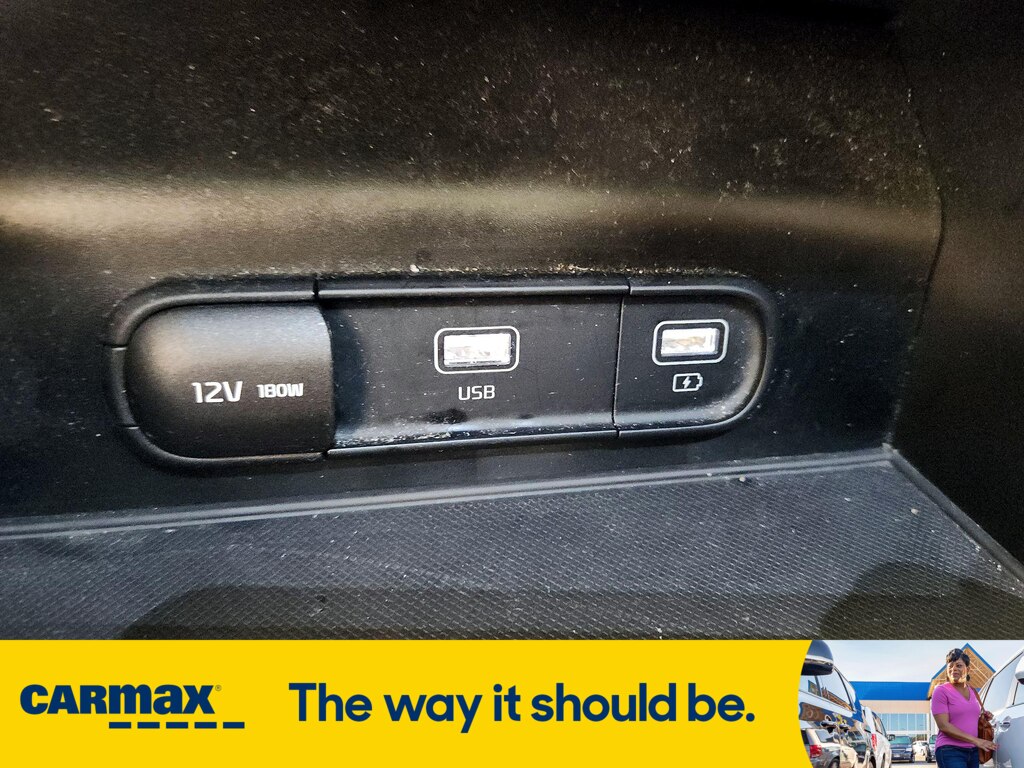 Vehicle image 24 of 31