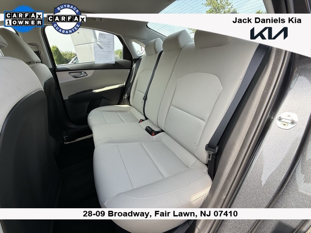 Vehicle image 14 of 18