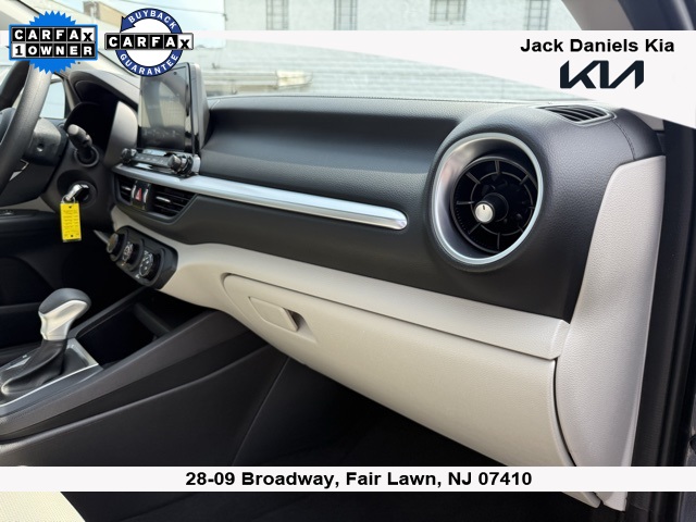 Vehicle image 17 of 18
