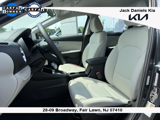 Vehicle image 15 of 18