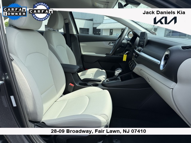 Vehicle image 16 of 18
