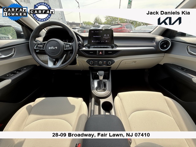 Vehicle image 13 of 18
