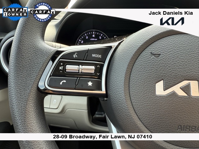 Vehicle image 11 of 18