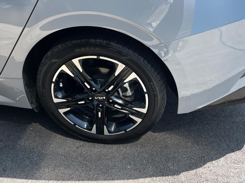 Vehicle image 9 of 26