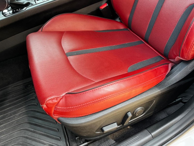 Vehicle image 15 of 26