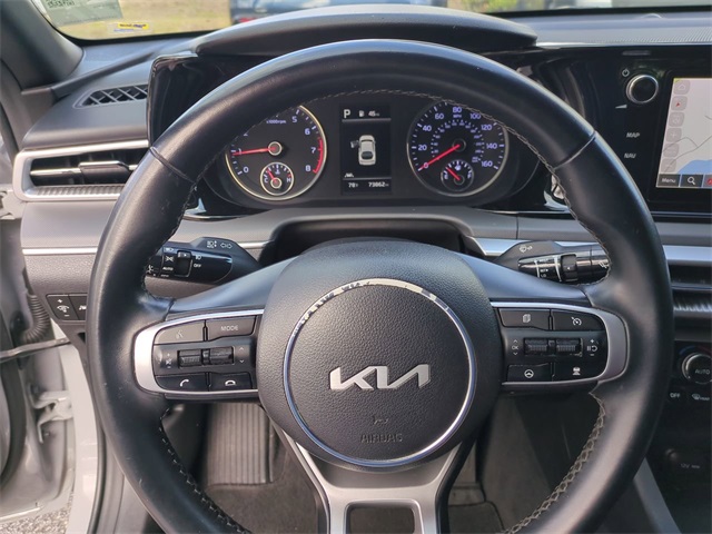 Vehicle image 28 of 32