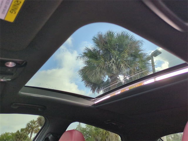 Vehicle image 20 of 32