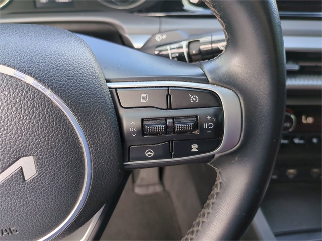 Vehicle image 27 of 32