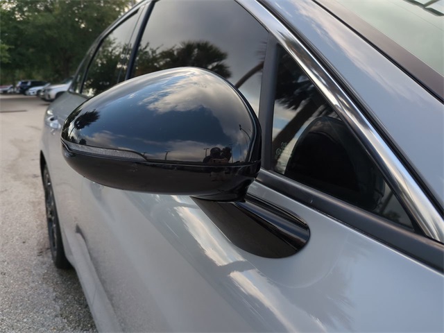 Vehicle image 11 of 32