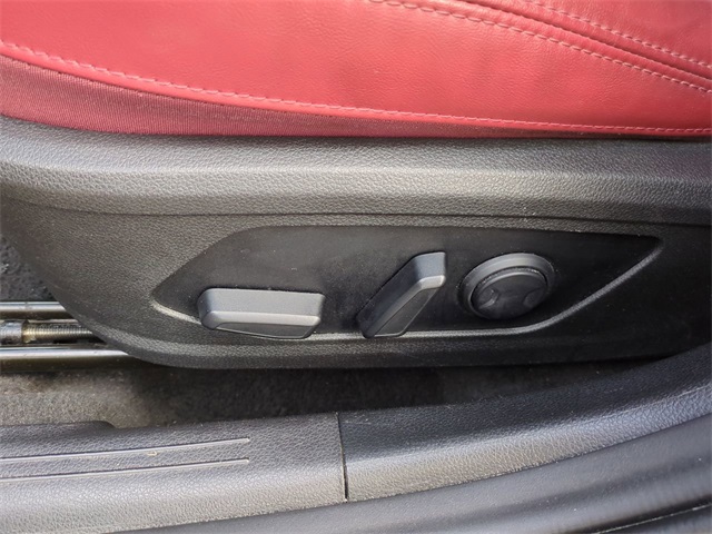 Vehicle image 19 of 32