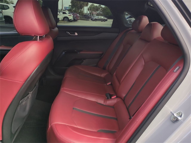 Vehicle image 13 of 32