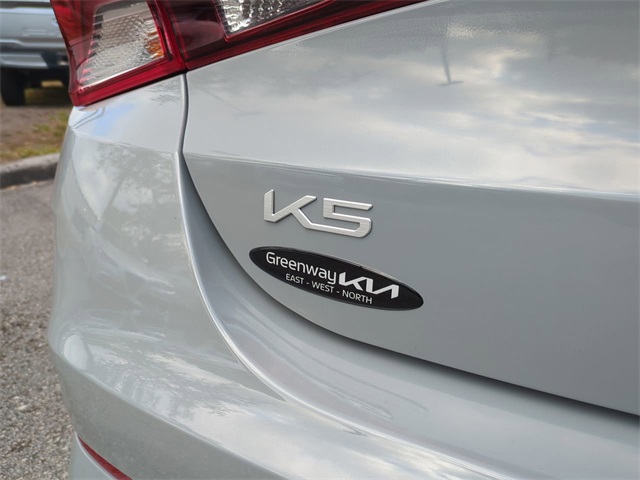 Vehicle image 12 of 32