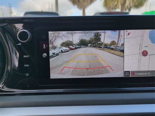 Vehicle image 22 of 32