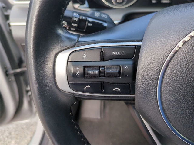 Vehicle image 26 of 32