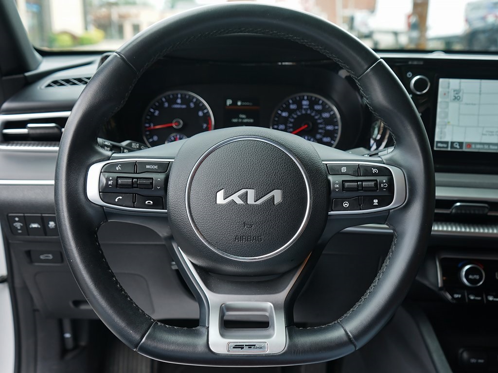 Vehicle image 14 of 32