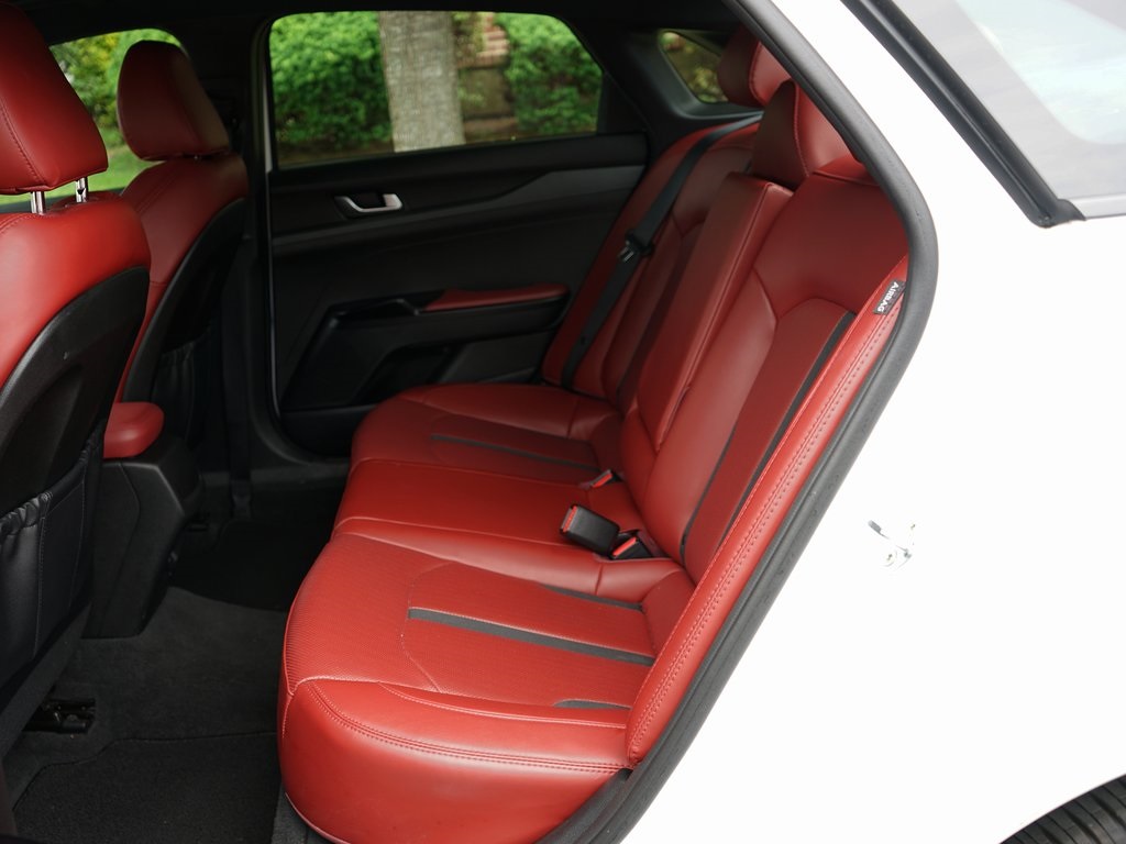 Vehicle image 21 of 32