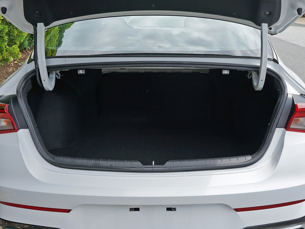 Vehicle image 26 of 32