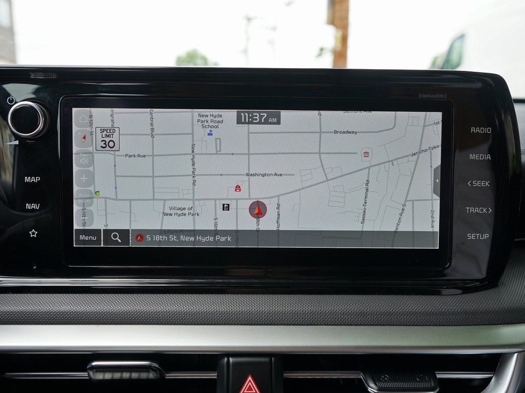 Vehicle image 16 of 32
