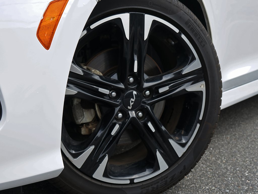 Vehicle image 18 of 32