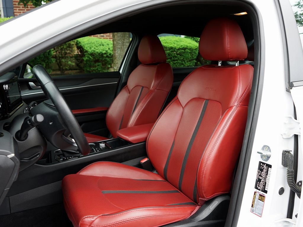 Vehicle image 10 of 32