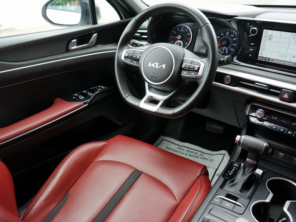 Vehicle image 27 of 32