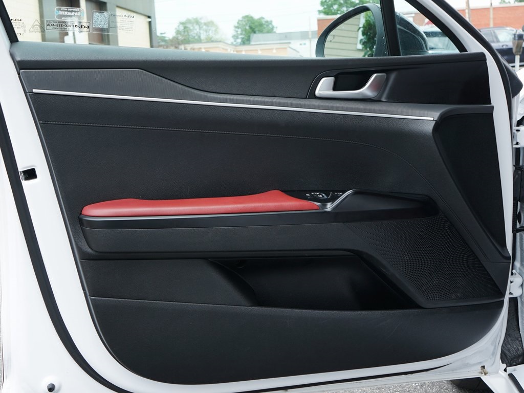 Vehicle image 11 of 32