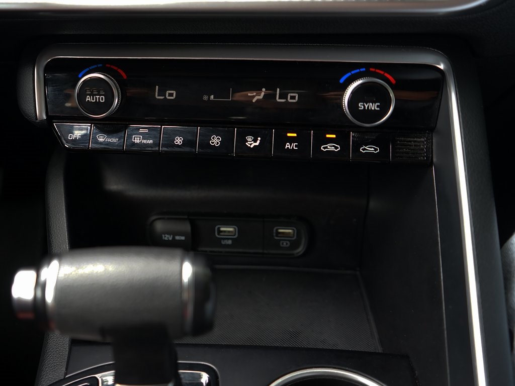 Vehicle image 23 of 32